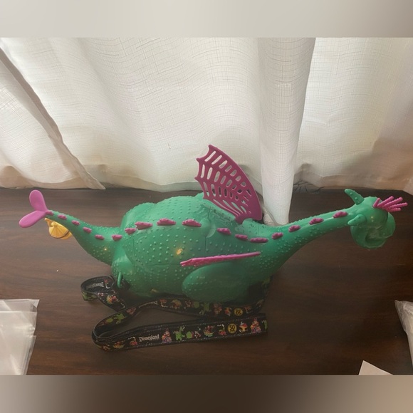 Disney Pete Electric Parade popcorn bucket Green and Purple Dragon - Picture 6 of 6